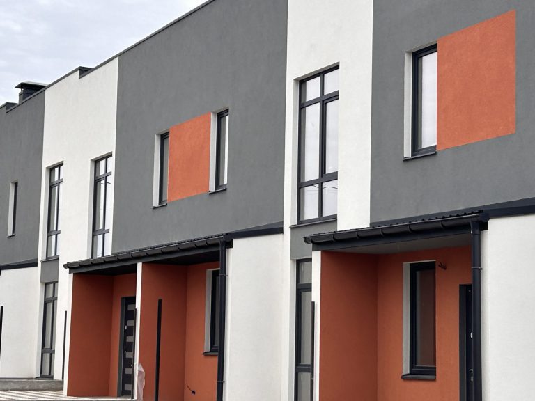 Таунхауси Brickwood House 2 здані в експлуатацію