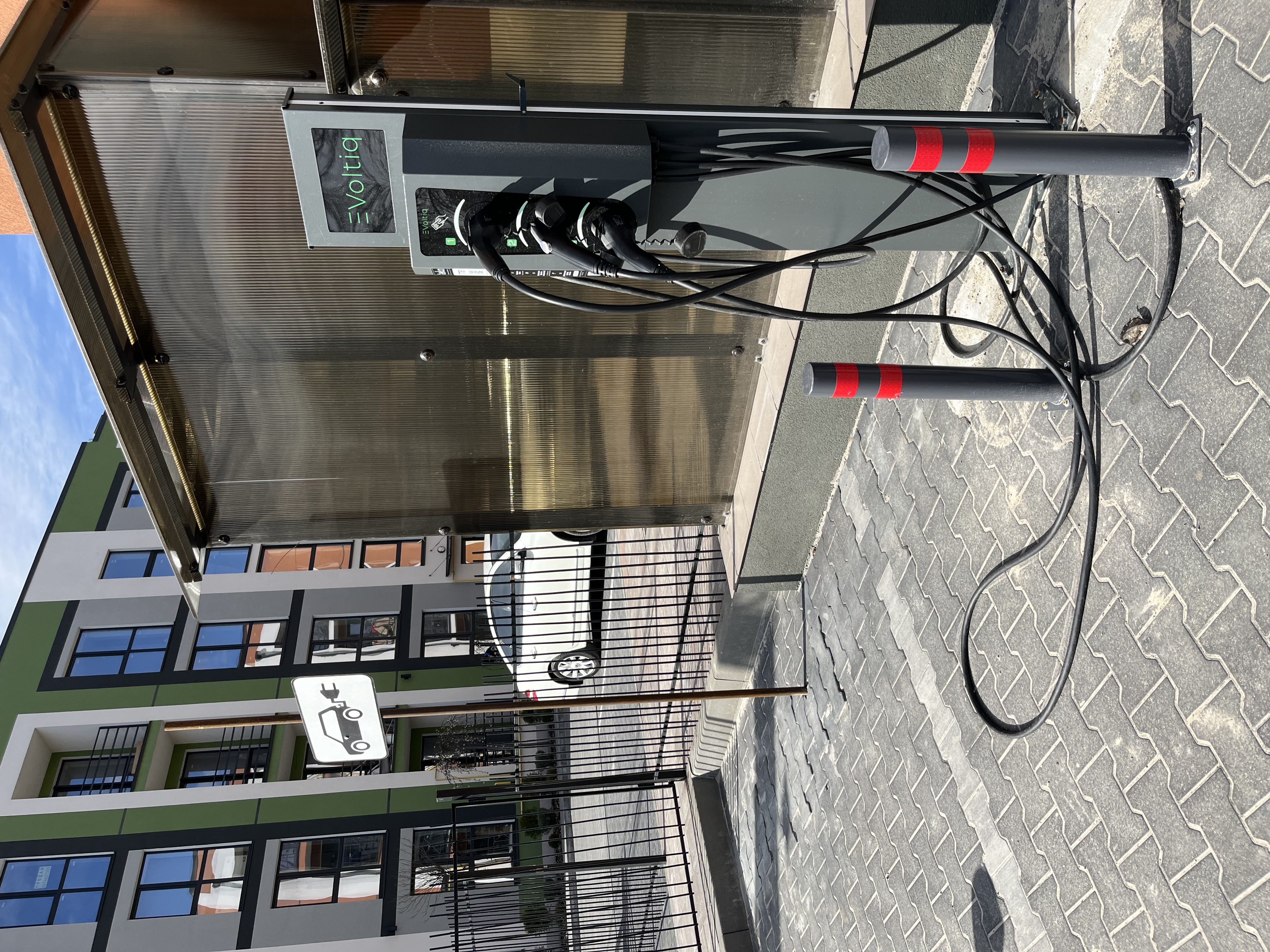 У ЖК Brickwood 2 встановлено зарядну станцію для електромобілів